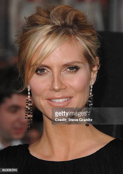 Heidi Klum arrives at the Los Angeles premiere of "Star Trek" at the Grauman's Chinese Theater on April 30, 2009 in Hollywood, California.