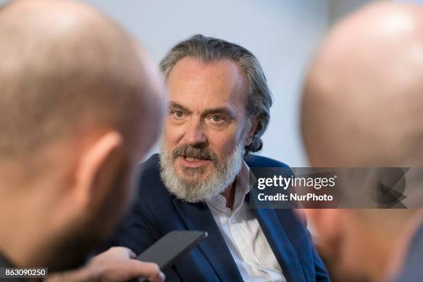 Actor Jose Coronado attends the 'Algo que compartir' campaign presentation at Mr. Fox studio on October 19, 2017 in Madrid, Spain.