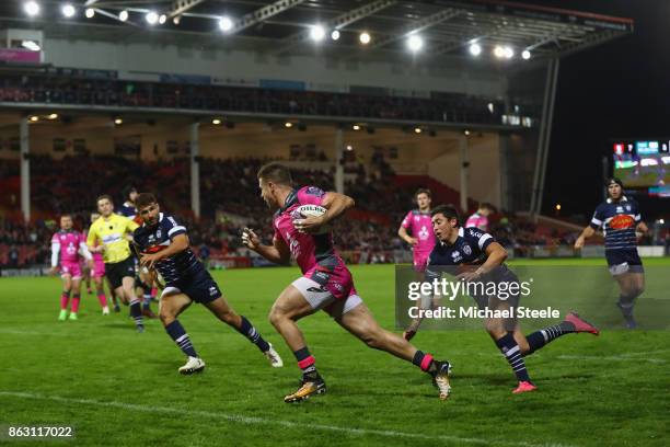 Henry Trinder of Gloucester scores his sides second try during the European Rugby Challenge Cup Pool 3 match between Gloucester and Agen at Kingsholm...