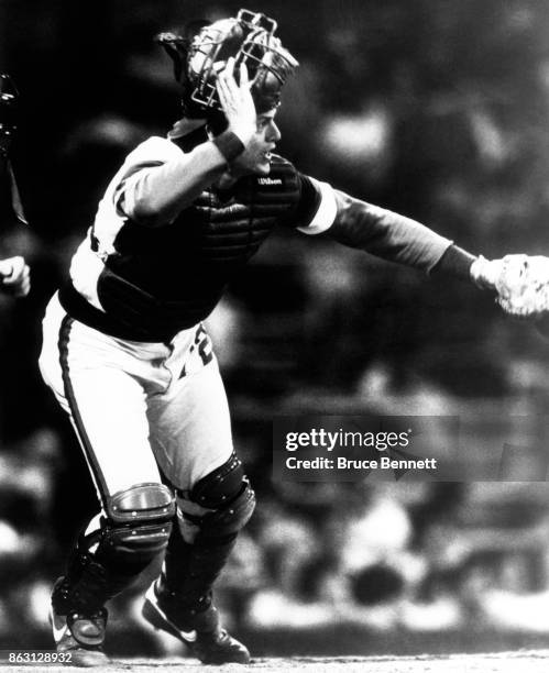 Catcher Carlton Fisk of the Chicago White Sox looks to field the ball during an MLB game circa 1982 at Comiskey Park in Chicago, Illinois.