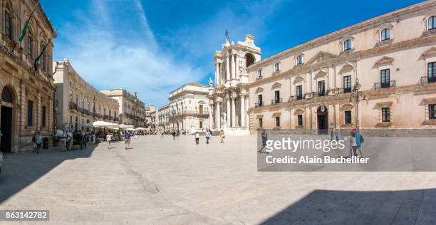 piazza - siracusa stock pictures, royalty-free photos & images