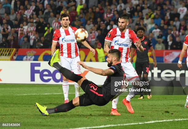 Olivier Giroud scores a goal for Arsenal during the UEFA Europa League group H match between Crvena Zvezda and Arsenal FC at Rajko Mitic Stadium on...