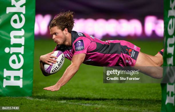 Gloucester wing Henry Purdy scores under the posts during the European Rugby Challenge Cup match between Gloucester Rugby and Agen at Kingsholm on...