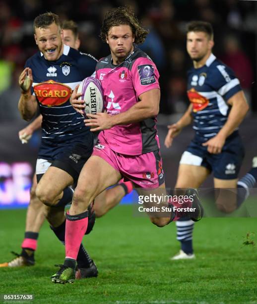 Gloucester wing Henry Purdy races through to score under the posts during the European Rugby Challenge Cup match between Gloucester Rugby and Agen at...