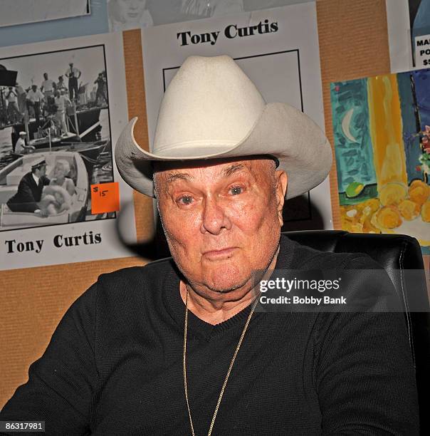 Actor Tony Curtis attends the 2009 Chiller Theatre Expo at the Hilton on April 19, 2009 in Parsippany, New Jersey.