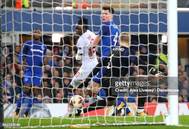 Bertrand Traore of Olympique Lyon scores their second goal past Jordan Pickford of Everton FC during the UEFA Europa League group E match between...