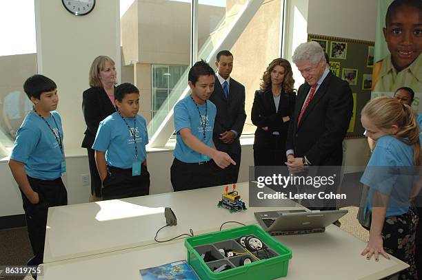 Tiger Woods, Maria Shriver, Bill Clinton and Tiger Woods Learning Center participant