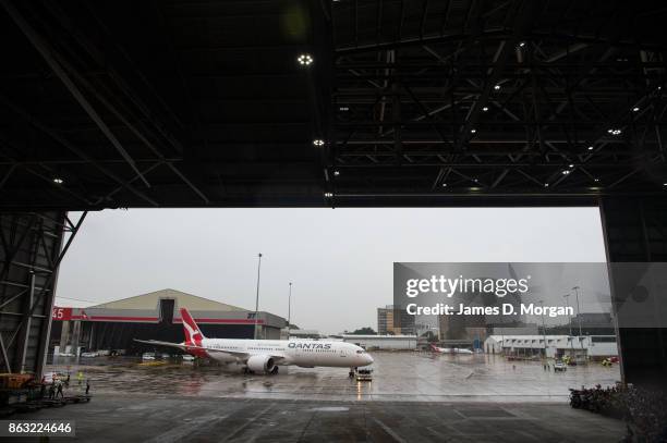 The new Qantas Boeing 787 Dreamliner arrives in Sydney for the first time on October 20, 2017 in Sydney, Australia.