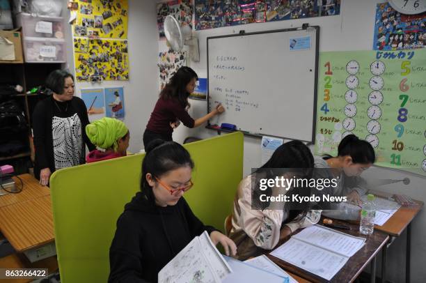Immigrant children learn Japanese at a nonprofit organization Youth Support Center in the city of Fussa, western Tokyo, on Oct. 18, 2017. ==Kyodo