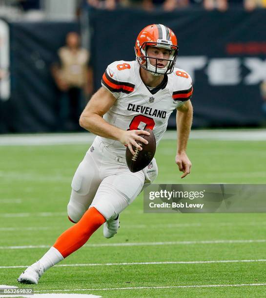 Kevin Hogan of the Cleveland Browns runs out of the pocket against the Houston Texans at NRG Stadium on October 15, 2017 in Houston, Texas.