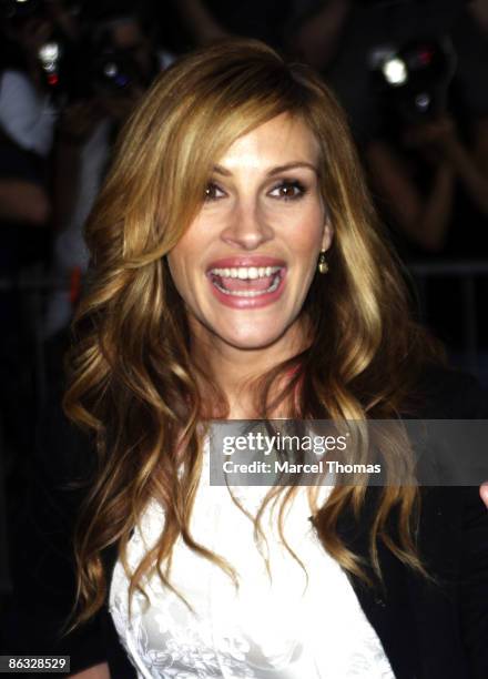 Julia Roberts attends the 36th Film Society of Lincoln Center's Gala Tribute at Alice Tully Hall on April 27, 2009 in New York City.