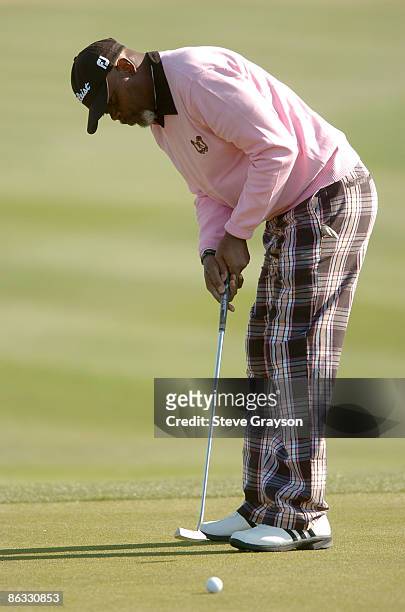 Samuel L. Jackson in action during the fourth round of the 2007 Bob Hope Chrysler Classic at Classic Club in Palm Desert, California on January 20,...