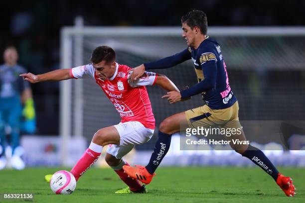 Juan Cornejo of Leon struggles for the ball with Josecarlos Van Rankin of Pumas during the 10th round match between Pumas UNAM and Leon as part of...