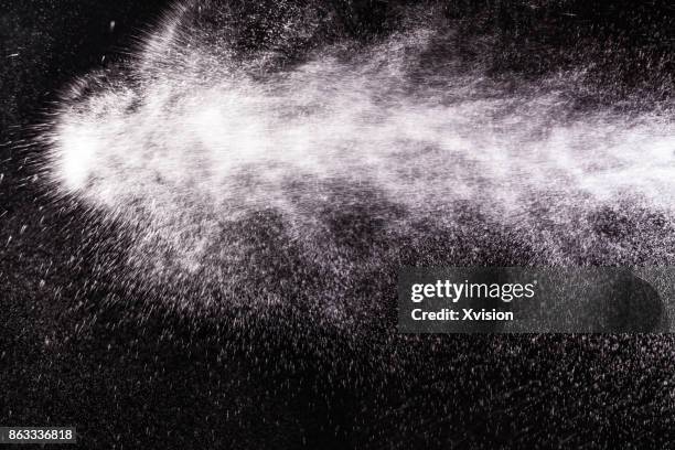 powder burst in black background - neve farinosa foto e immagini stock