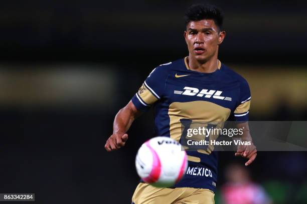 Jesus Gallardo of Pumas drives the ball during the 10th round match between Pumas UNAM and Leon as part of the Torneo Apertura 2017 Liga MX at...