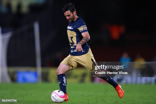 Alan Mendoza of Pumas drives the ball during the 10th round match between Pumas UNAM and Leon as part of the Torneo Apertura 2017 Liga MX at Olimpico...