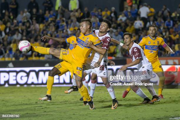 Eduardo Vargas of Tigres fights for the ball with Jesus Paganoni and Christian Valdez of Veracruz during the 10th round match between Tigres UANL and...