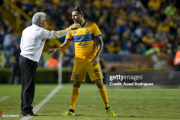Ricardo 'Tuca' Ferretti, coach of Tigres, talks to Andre Gignac during the 10th round match between Tigres UANL and Veracruz as part of the Torneo...