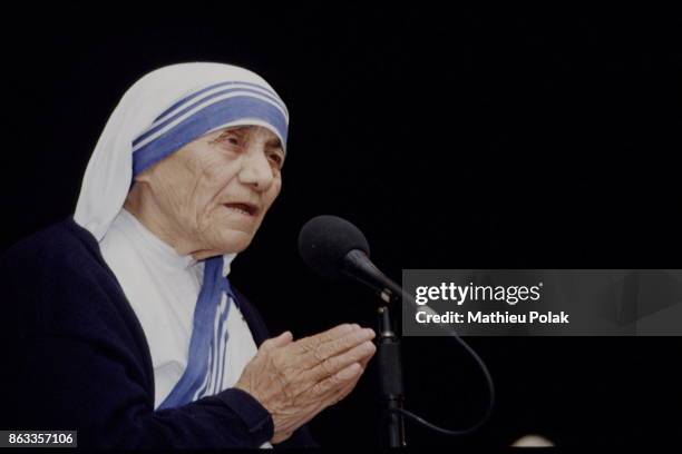 Mother Teresa making a speech in Dublin, Ireland