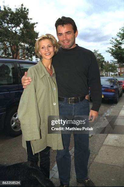 Captain of English rugby team : Will Carling and his wife Julia outside their home. Will Carling would have had an affair with Princess Diana