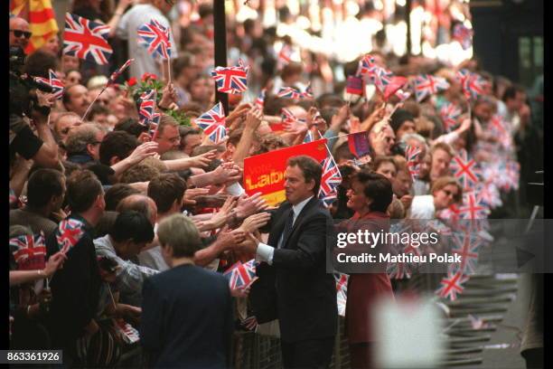 Tony Blair est le premier membre du Parti travailliste à être nommé Premier ministre du Royaume Uni depuis 1979. Ici, avec sa femme Cherie Blair,...