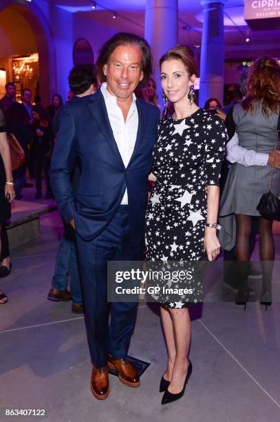 Ceo Of Restoration Hardware Gary Friedman Photos and Premium High Res ...