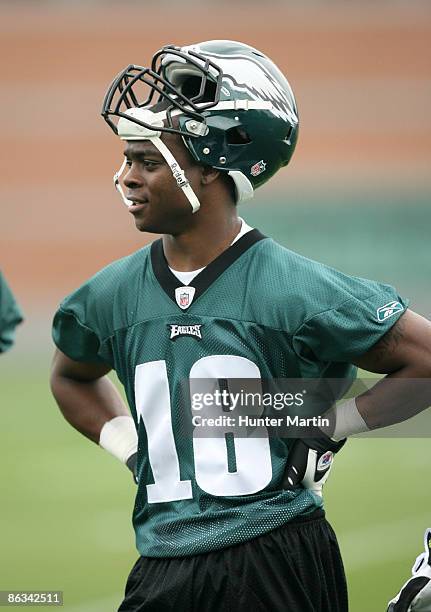 First round draft pick wide receiver Jeremy Maclin of the Philadelphia Eagles practices during minicamp at the NovaCare Complex on May 1, 2009 in...