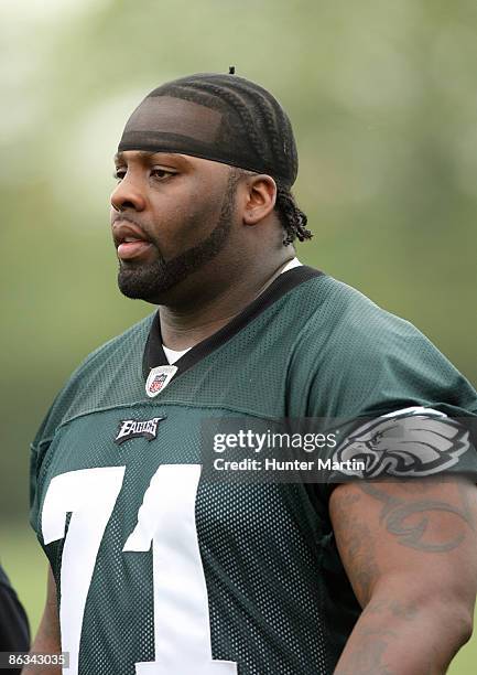 Offensive tackle Jason Peters of the Philadelphia Eagles practices during minicamp at the NovaCare Complex on May 1, 2009 in Philadelphia,...