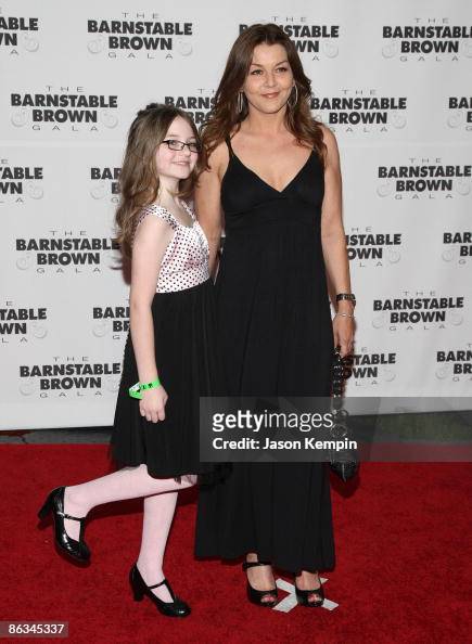 Taalkunde Baffle oppervlakkig Grace Frances Penner and Gretchen Wilson attend the Barnstable Brown...  News Photo - Getty Images