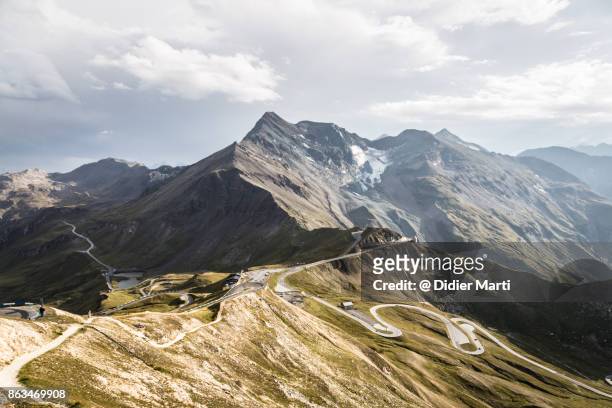 grossglockner mountain pass in austria in the alps - austria foto e immagini stock