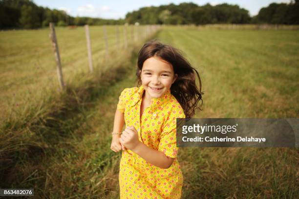 a 8 years old girl in the countryside - 8 9 years stock-fotos und bilder