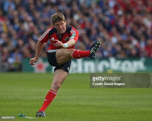 Ronan O'Gara of Munster takes a penalty during the Heineken Cup semi final match between Munster and Leinster at Croke Park on May 2, 2009 in Dublin,...