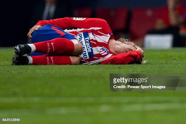 Antoine Griezmann of Atletico de Madrid lies injured on the pitch during the La Liga 2017-18 match between Atletico de Madrid and FC Barcelona at...