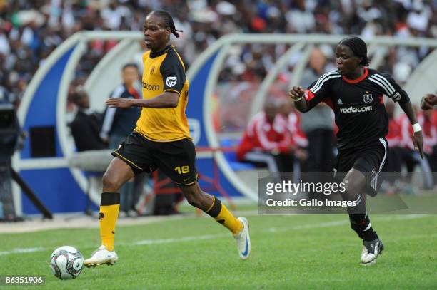 Arthur Zwane and Josephy Kamwendo during the Absa Premiership match between Orlando Pirates and Kaizer Chiefs from Coca Cola Park on May 2, 2009 in...