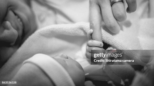 a woman's first childbirth - shiratama camera stock-fotos und bilder