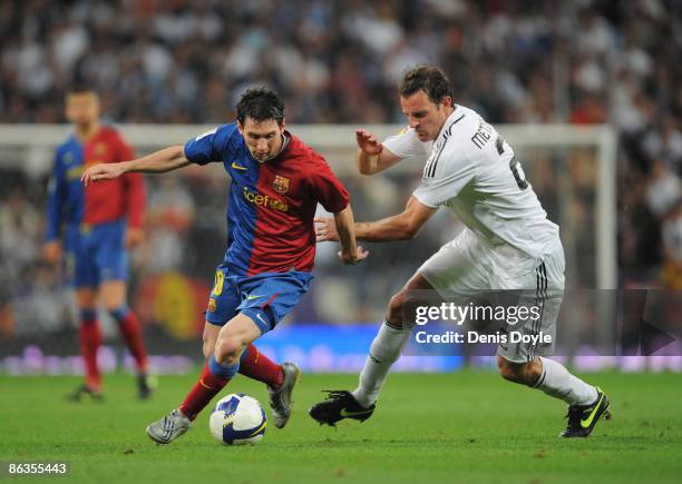 Lionel Messi of Barcelona beats Cristoph Metzelder of Real Madrid during the La Liga match between Real Madrid and Barcelona at the Santiago Bernabeu...