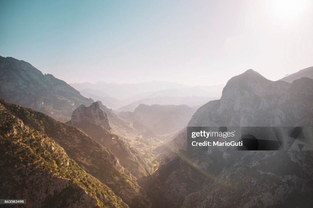 Smalle vallei in de Picos de Europa, Spanje