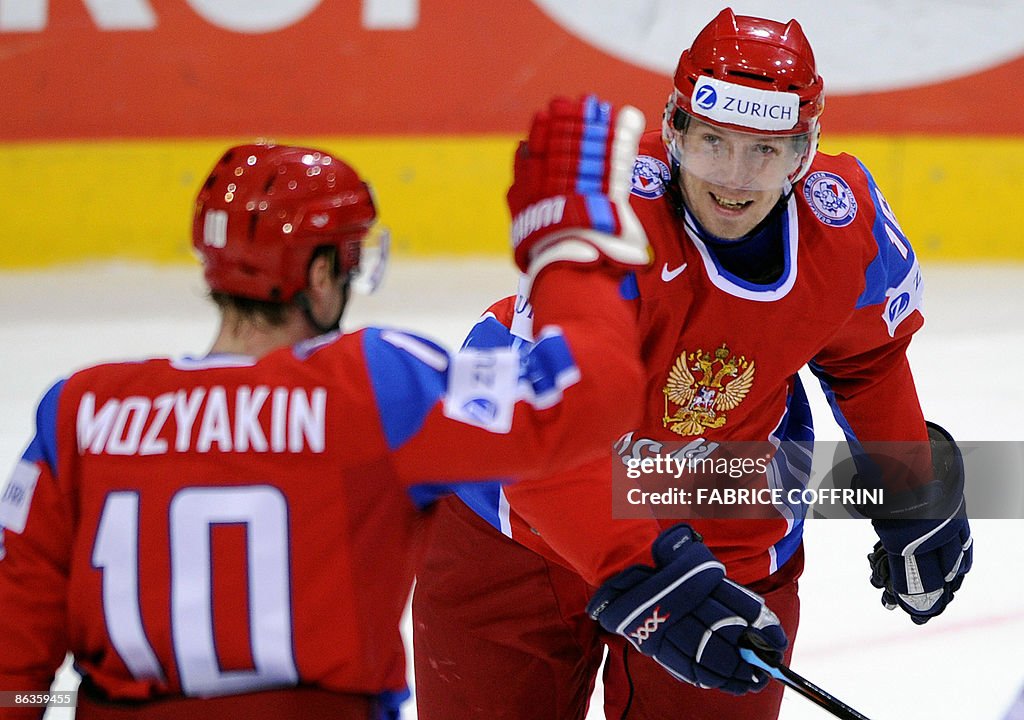 Russia's Sergei Mozyakin (L) and teammat