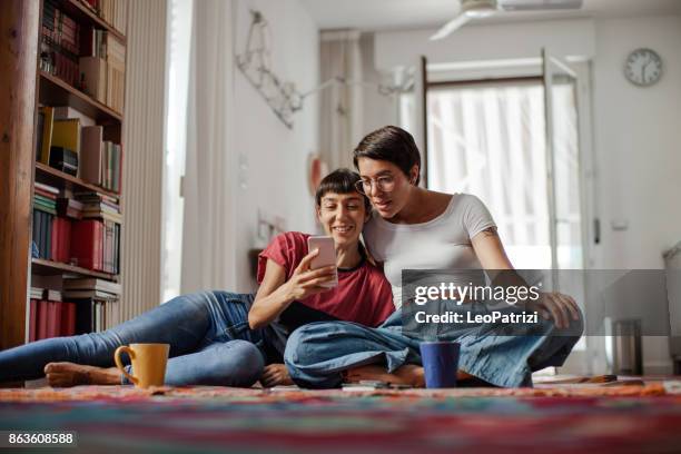 leisure time at home, spending few days together - casal gay imagens e fotografias de stock