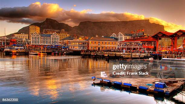 table mountain - ciudad del cabo fotografías e imágenes de stock