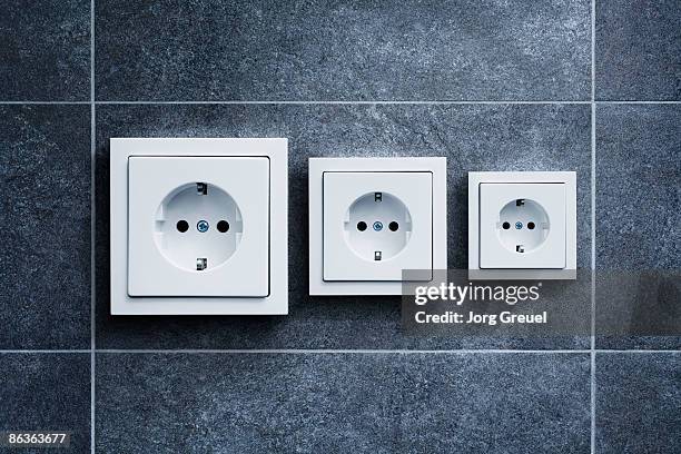 electric outlets (german) in different sizes - plug socket 個照片及圖片檔