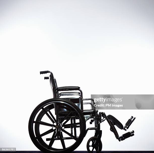 wheelchair - 車いす　無人 ストックフォトと画像