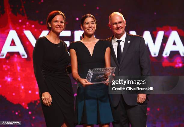 Garbine Muguruza of Spain poses with the 2017 WTA Player of the Year award with WTA Finals Legend Ambassador, Lindsay Davenport of the United States...