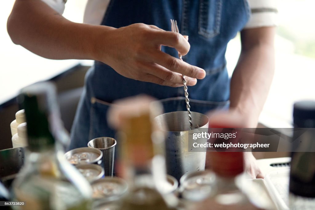 Cocktail preparing