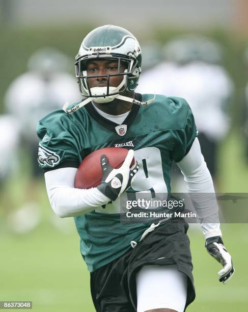 Running back LeSean McCoy of the Philadelphia Eagles runs the ball during minicamp practice at the NovaCare Complex on May 1, 2009 in Philadelphia,...