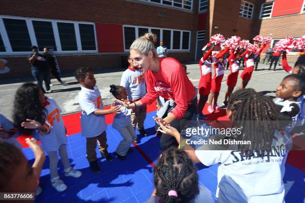 Elena Delle Donne of the Washington Mystics high fives kids of Hendley Elementary school during a court dedication on October 17, 2017 at Hendley...
