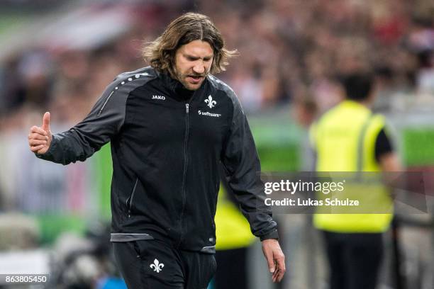 Head Coach Torsten Frings of Darmstadt reacts on the sideline during the Second Bundesliga match between Fortuna Duesseldorf and SV Darmstadt 98 at...