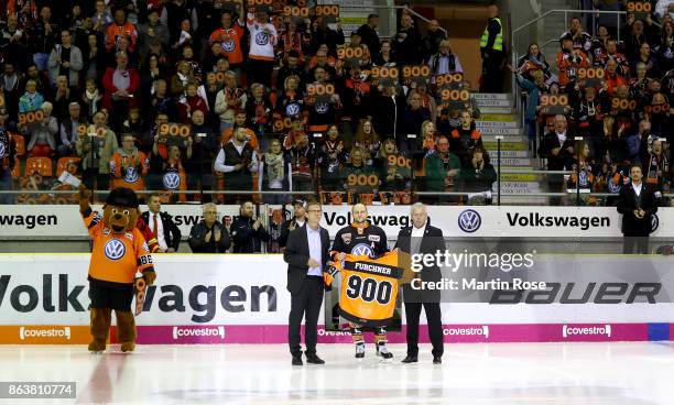 Sebastian Furchner of Wolfsburg is hoinored for 900 DEL matches before the DEL match between Grizzlys Wolfsburg and Adler Mannheim at Eisarena...