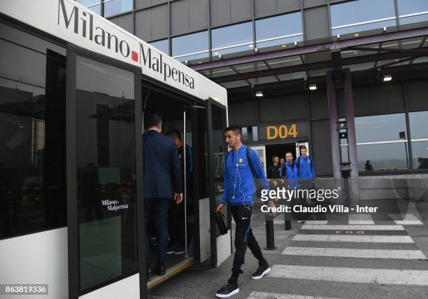 Matias Vecino of FC Internazionale departs to Naples on October 20, 2017 in Milan, Italy.