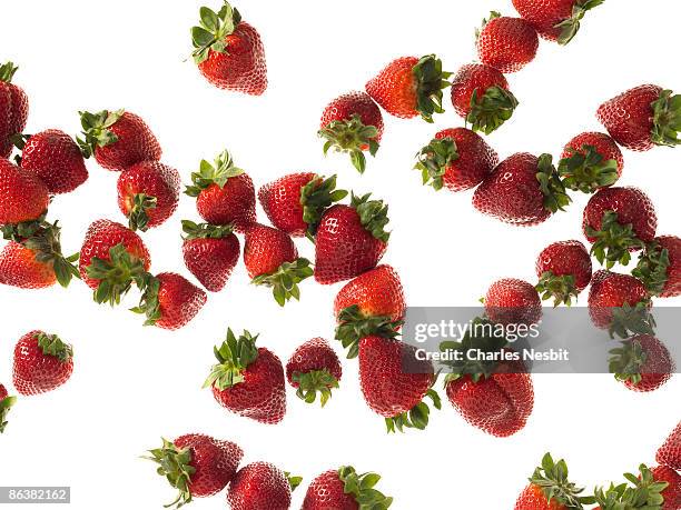 strawberries falling 1 - strawberry falling stock-fotos und bilder